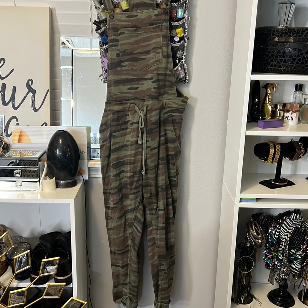 Wallflower camouflage jumpsuit sz XL